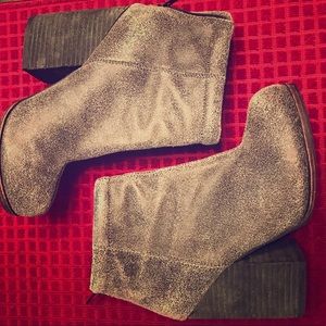 Size 5 heeled ankle booties